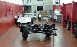 Locação de carretinha em espaço especializado com diferentes modelos disponíveis para transporte seguro e versátil.